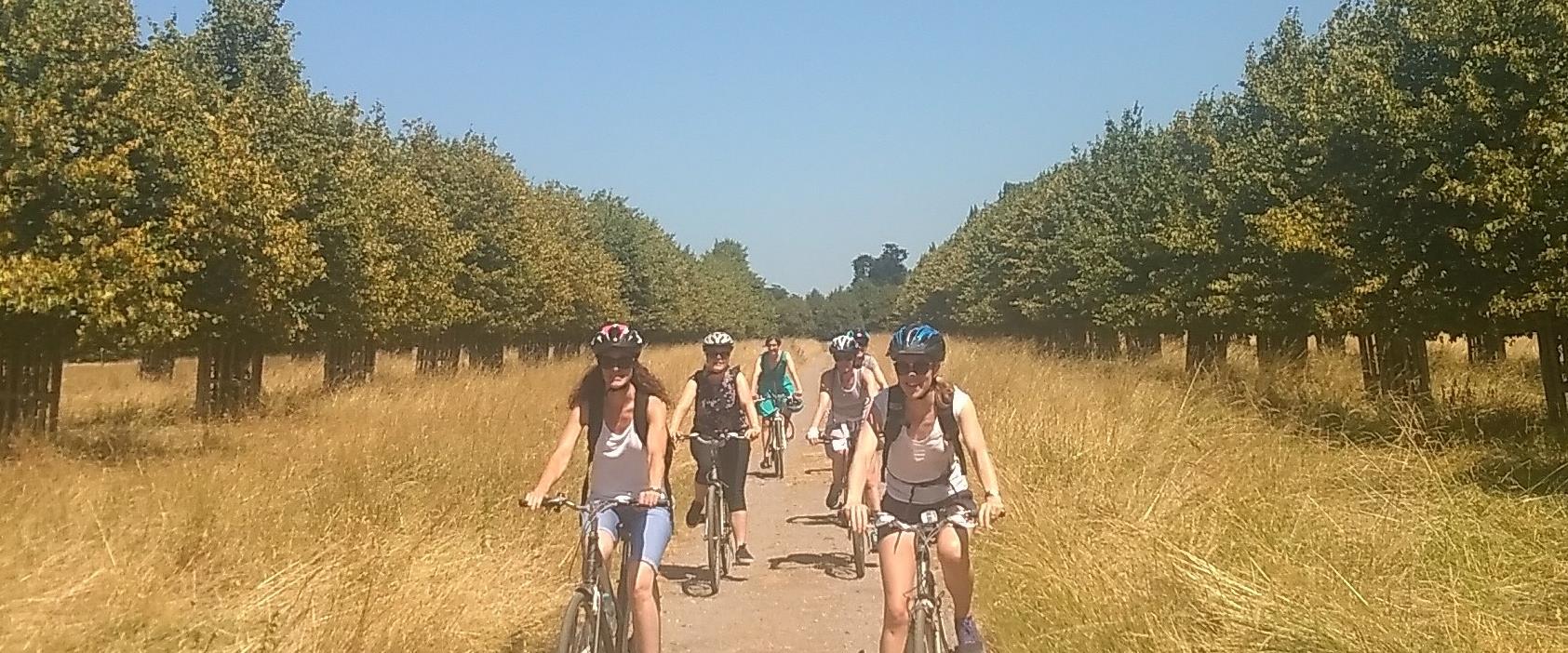 Circular Hampton Court Palace Ride (Hampton Court Station Return)